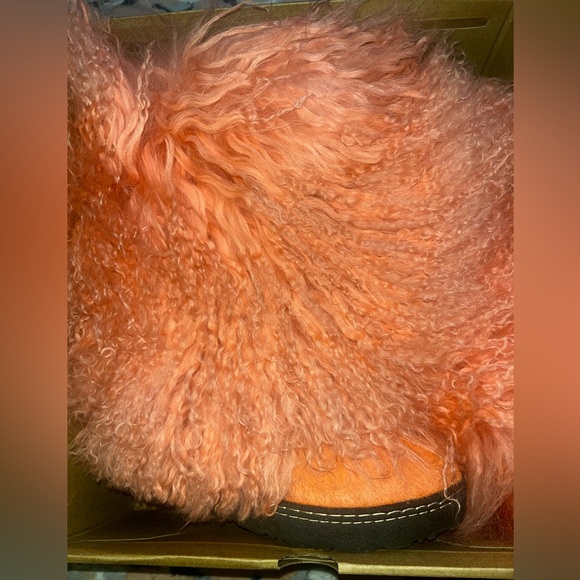 Peach fur BEARPAWS 🐻🍑 - Picture 3 of 4